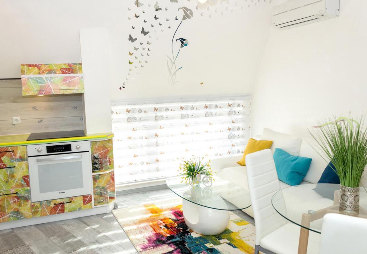 וארנה Acrylic & Pastel Apartments מראה חיצוני תמונה