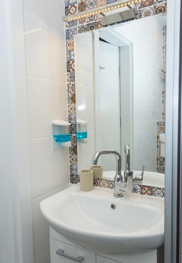 וארנה Acrylic & Pastel Apartments מראה חיצוני תמונה
