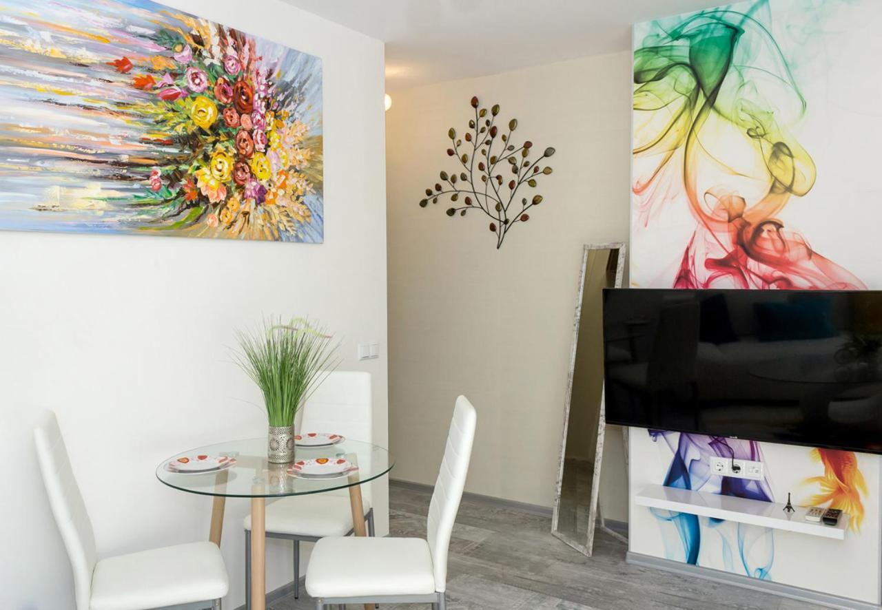 וארנה Acrylic & Pastel Apartments מראה חיצוני תמונה