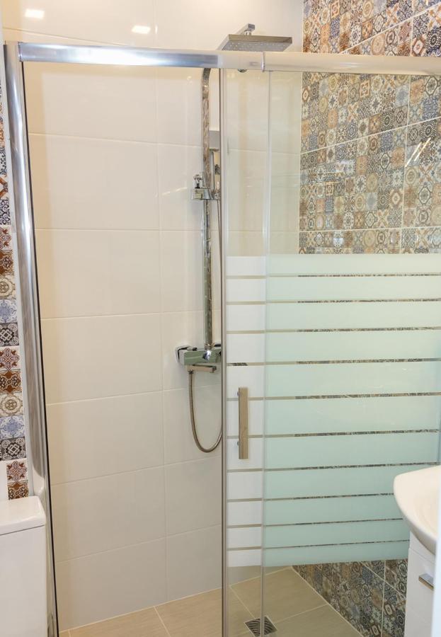 וארנה Acrylic & Pastel Apartments מראה חיצוני תמונה